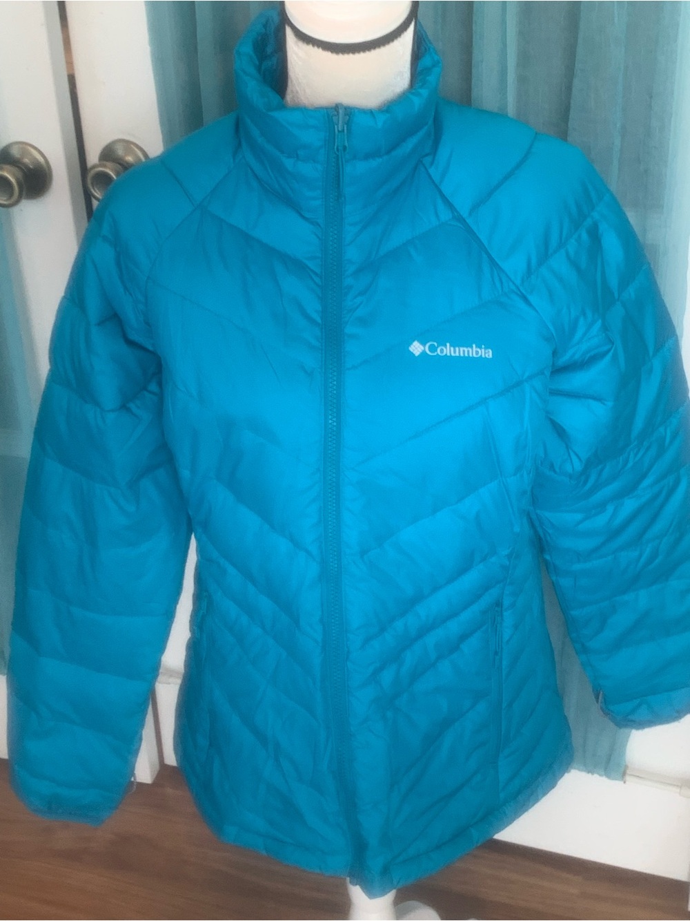 Columbia Waterproof L Jacket zip out reversible lining can be worn as puffer - Picture 10 of 13